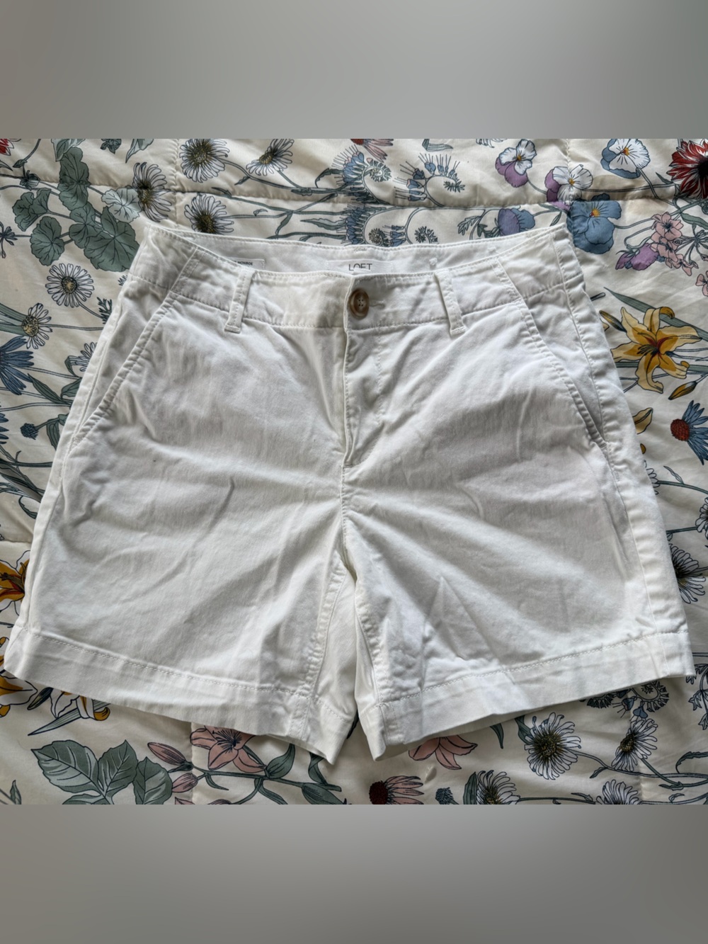 LOFT The Monroe White Chino Shorts Size 2 6” Inseam Classic Summer